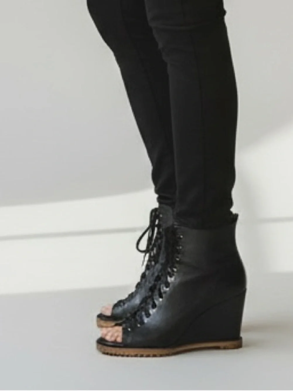 Linea Paolo SASHA | Women's High Wedge Peep Toe Transitional Bootie Black Sz. 8M - Picture 10 of 10